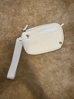 NWOT! Cream Colored WRISTLET